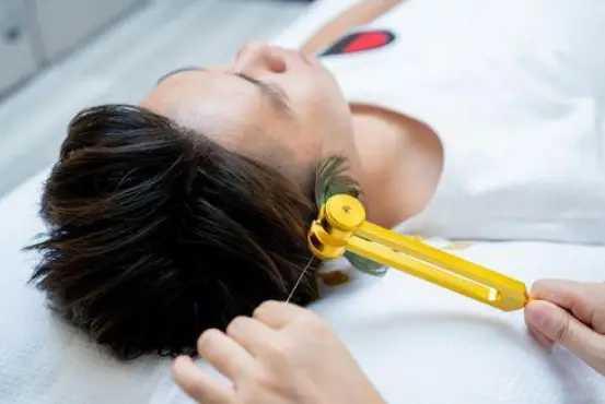 “采耳”还是“采花”？披着养生外衣打擦边，实则挂着羊头卖狗肉