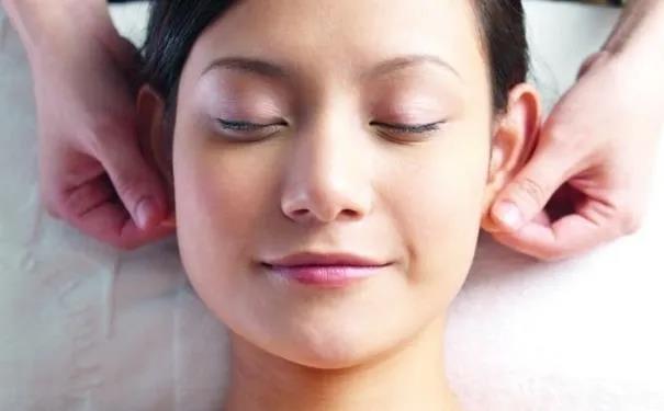 耳朵按摩和保健